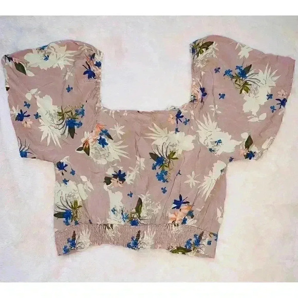 Women’s Aeropostale flower pattern top - Picture 4 of 4